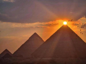 Moon pyramids view inn